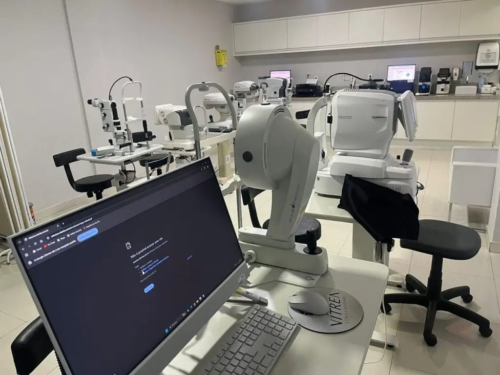 Sala de Exames da Vítrea Hospital de Olhos, equipamentos de primeira geração